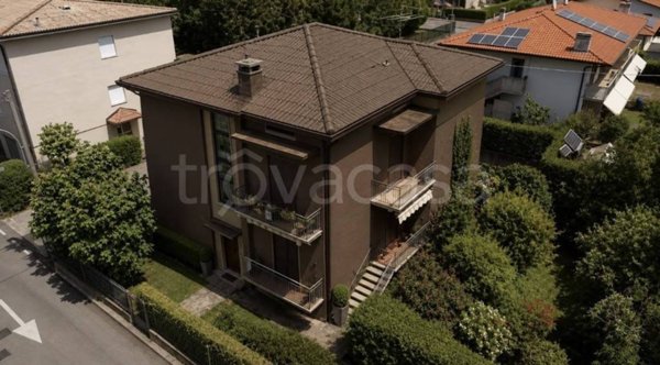casa indipendente in vendita a Ponte San Pietro in zona Locate