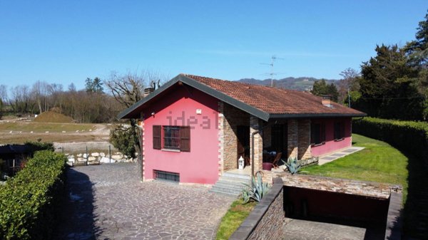 casa indipendente in vendita a Ponte San Pietro in zona Locate