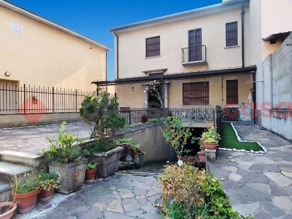 casa indipendente in vendita a Ponte San Pietro in zona Locate