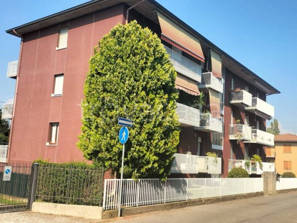 appartamento in vendita a Ponte San Pietro in zona Locate