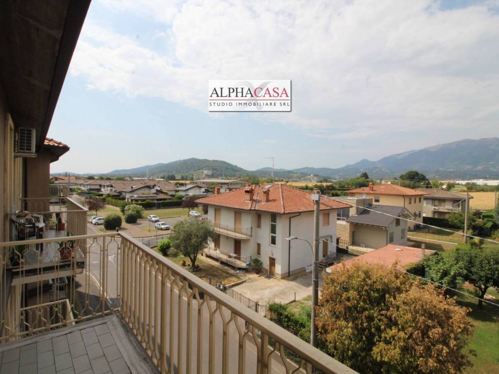 appartamento in vendita a Ponte San Pietro in zona Locate
