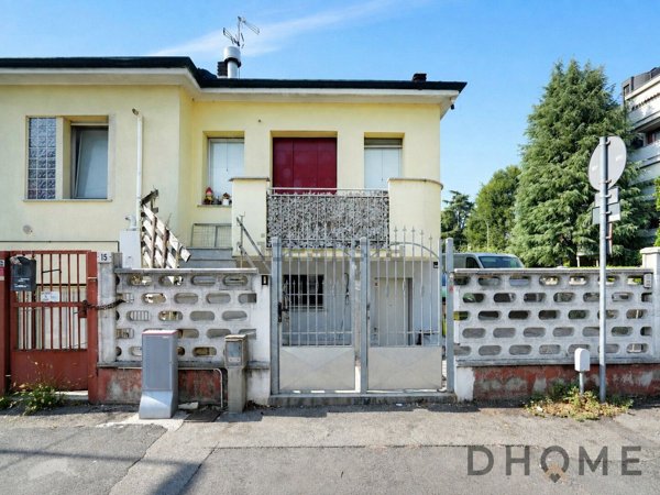 casa indipendente in vendita a Ponte San Pietro in zona Locate