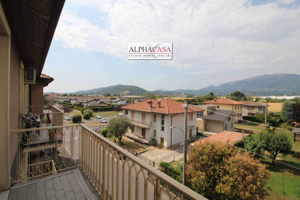 appartamento in vendita a Ponte San Pietro in zona Locate