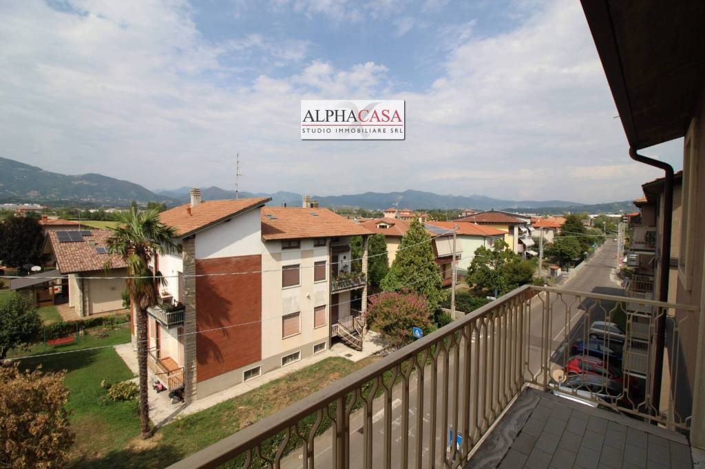 appartamento in vendita a Ponte San Pietro in zona Locate