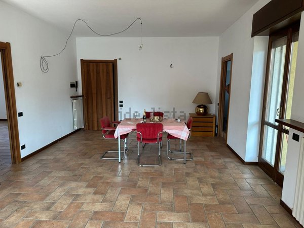 casa indipendente in vendita a Ponte San Pietro in zona Locate
