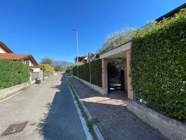 appartamento in vendita a Ponte San Pietro in zona Locate
