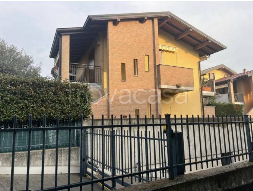 appartamento in vendita a Ponte San Pietro in zona Locate