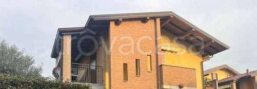 appartamento in vendita a Ponte San Pietro in zona Locate