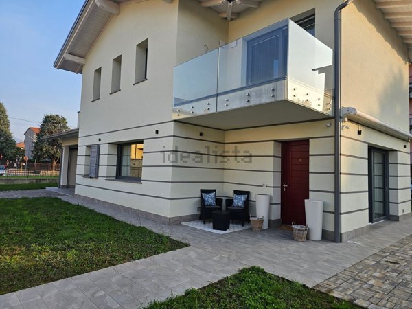 casa indipendente in vendita a Ponte San Pietro in zona Locate