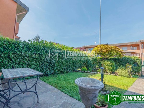 casa indipendente in vendita a Ponte San Pietro in zona Locate