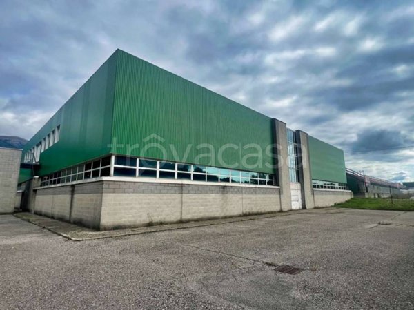 locale commerciale in vendita a Pontida