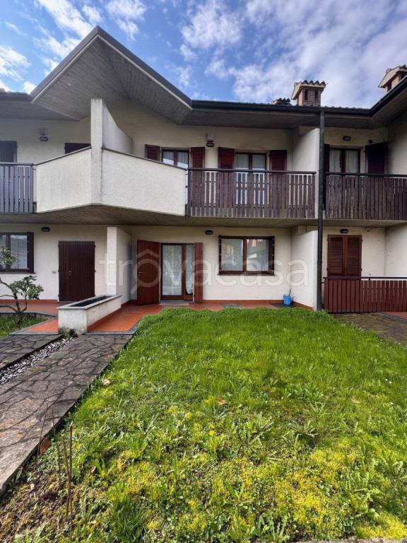 casa indipendente in vendita a Pontida