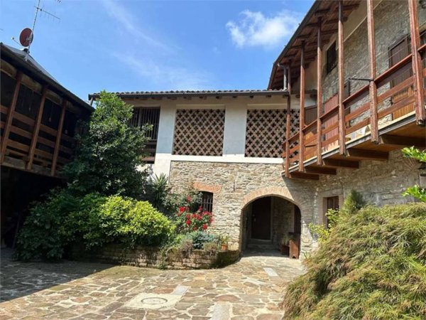 casa indipendente in vendita a Pontida