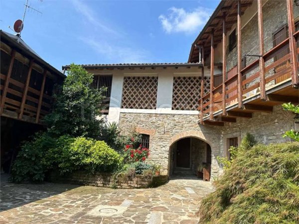 casale in vendita a Pontida