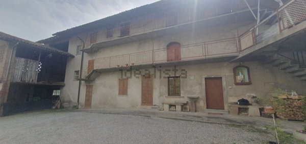 esavano in vendita a Pontida