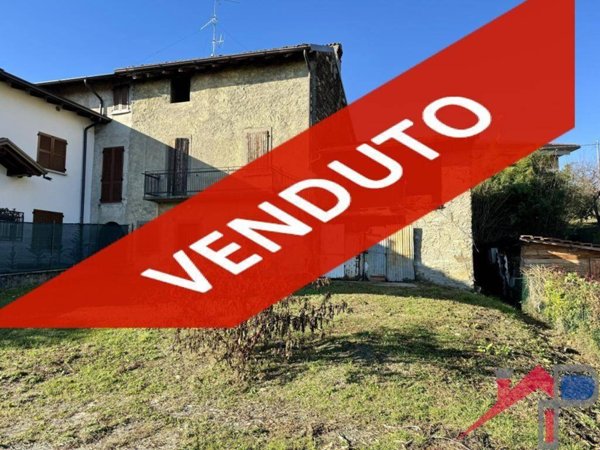 casa indipendente in vendita a Pontida in zona Valmora