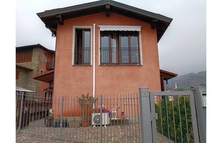 casa indipendente in vendita a Pontida