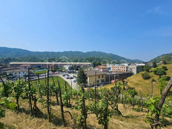 negozio in vendita a Pontida in zona Valmora