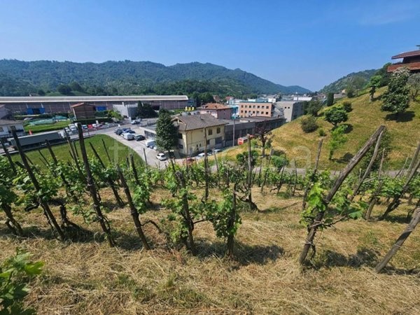 negozio in vendita a Pontida in zona Valmora