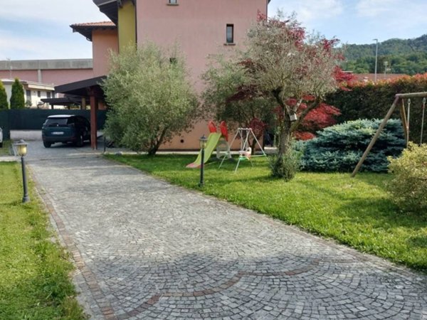 casa indipendente in vendita a Pontida