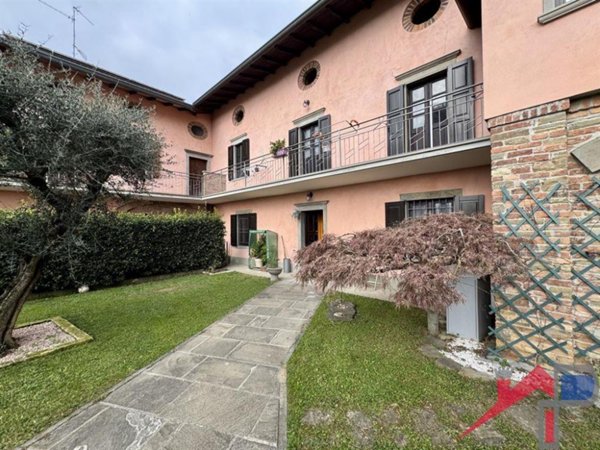 casa indipendente in vendita a Pontida in zona Valmora