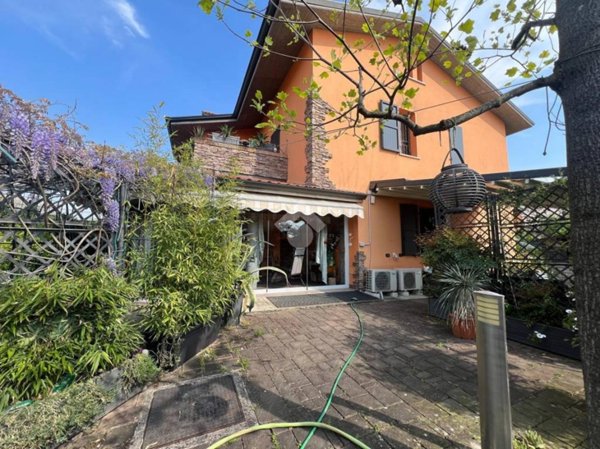 casa indipendente in vendita a Pontirolo Nuovo