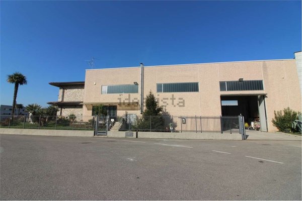 capannone in vendita a Pontirolo Nuovo