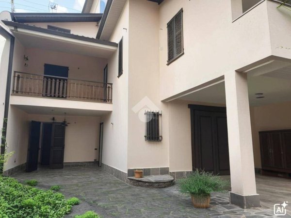 casa indipendente in vendita a Pontirolo Nuovo