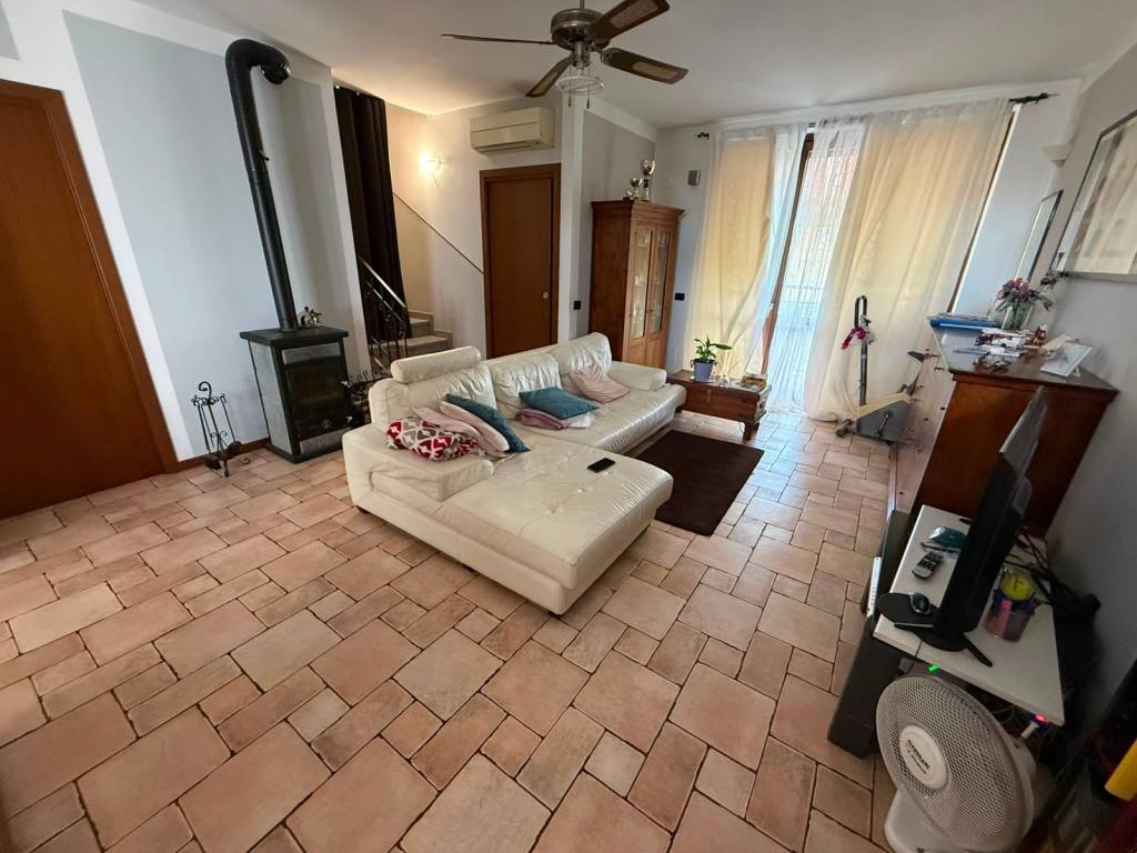 casa indipendente in vendita a Pontirolo Nuovo