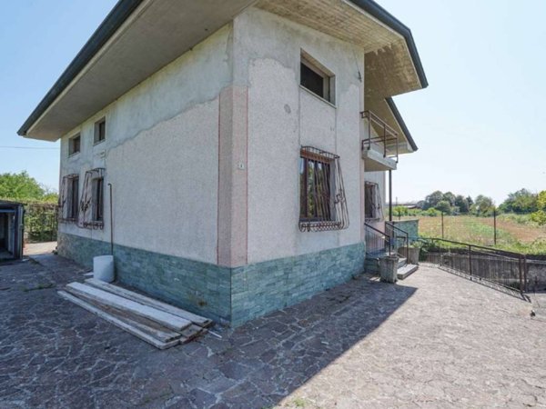 casa indipendente in vendita a Pontirolo Nuovo in zona Fornasotto