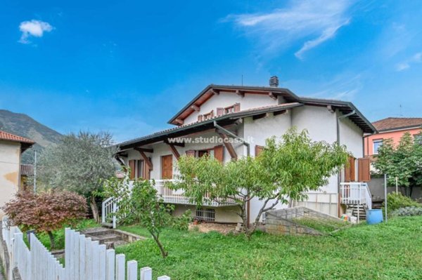 casa indipendente in vendita a Pradalunga