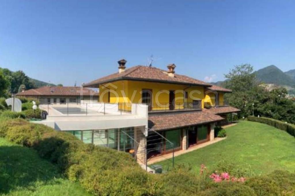 casa indipendente in vendita a Pradalunga