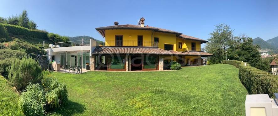 casa indipendente in vendita a Pradalunga