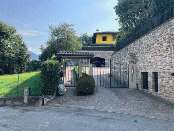 casa indipendente in vendita a Pradalunga