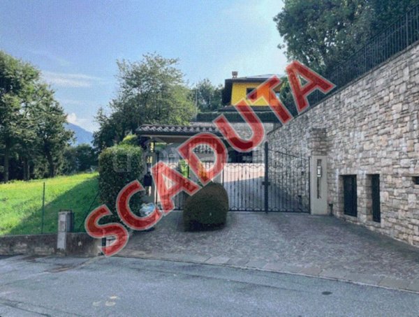 casa indipendente in vendita a Pradalunga