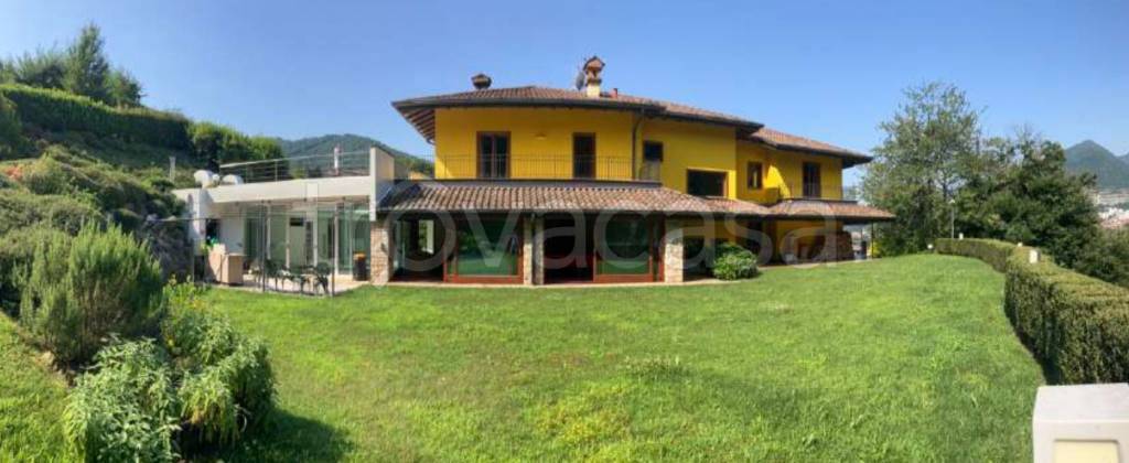 casa indipendente in vendita a Pradalunga