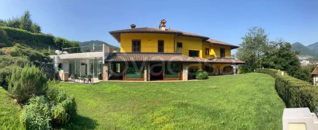casa indipendente in vendita a Pradalunga