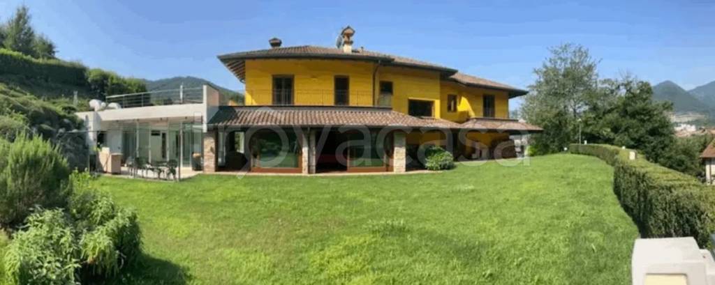 casa indipendente in vendita a Pradalunga