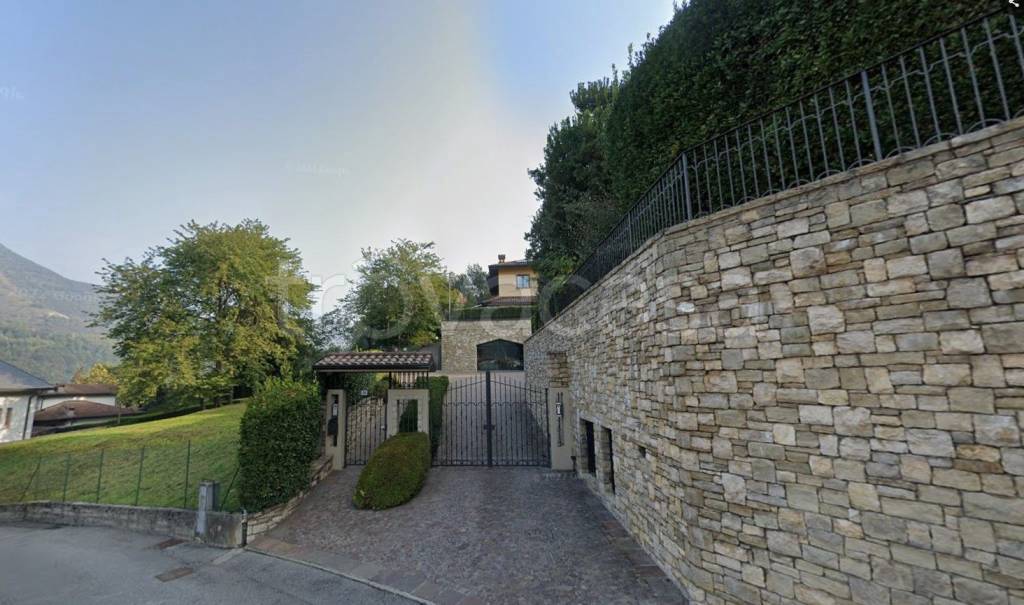 casa indipendente in vendita a Pradalunga