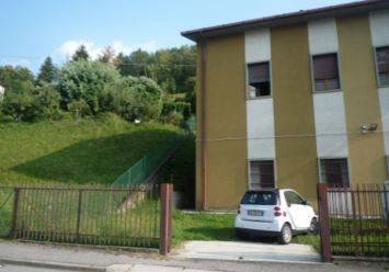 locale commerciale in vendita a Pradalunga