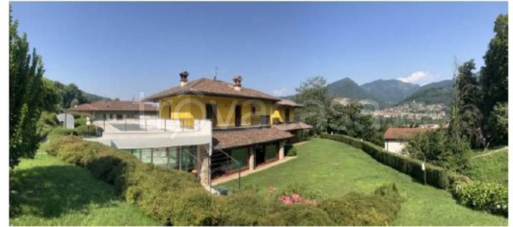 casa indipendente in vendita a Pradalunga