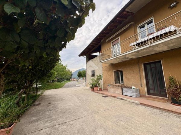 casa indipendente in vendita a Pradalunga