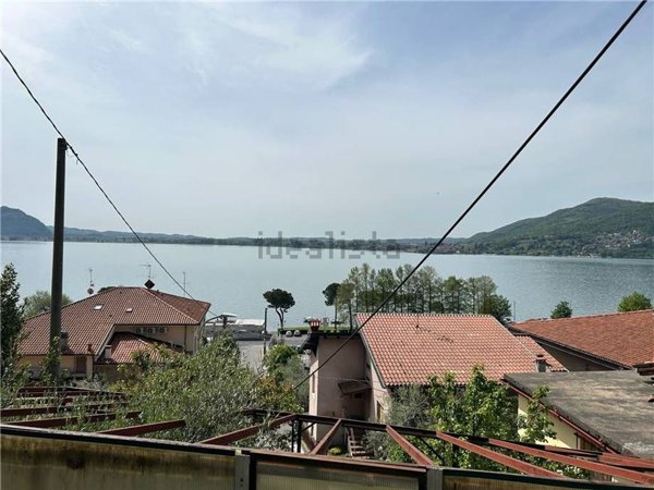 casa indipendente in vendita a Predore in zona Eurovil