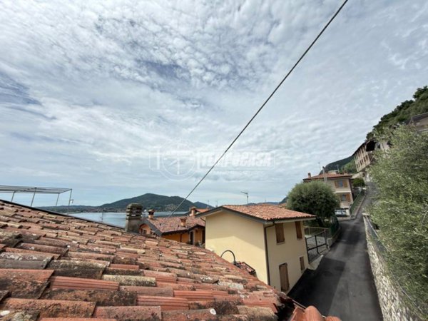 appartamento in vendita a Predore in zona Eurovil