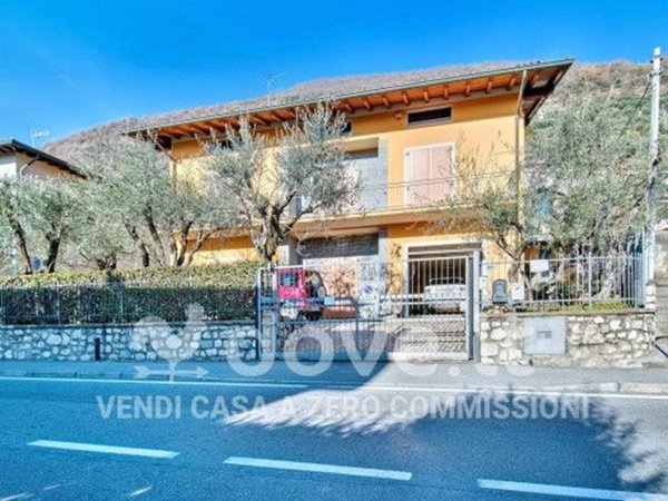 casa indipendente in vendita a Predore in zona Eurovil
