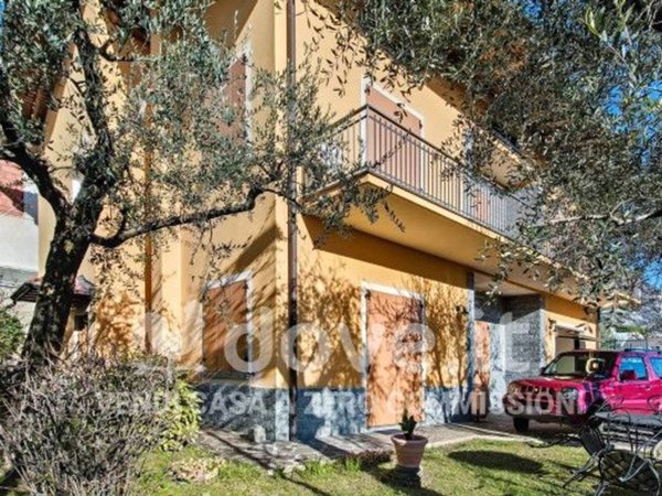 casa indipendente in vendita a Predore in zona Eurovil