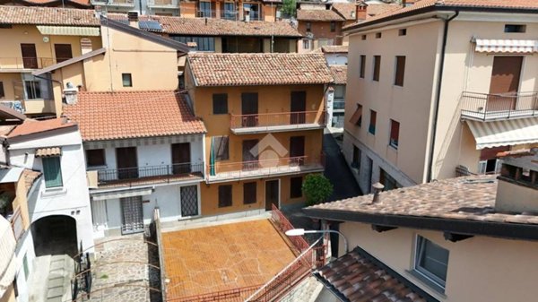 casa indipendente in vendita a Predore in zona Eurovil