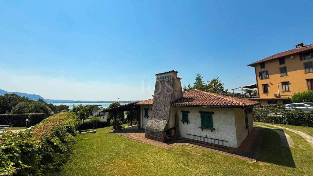 casa indipendente in vendita a Predore in zona Eurovil