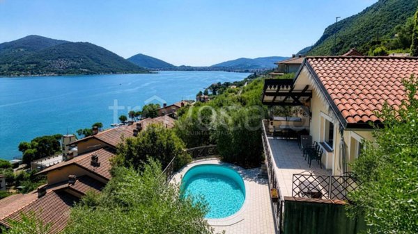 casa indipendente in vendita a Predore in zona Eurovil