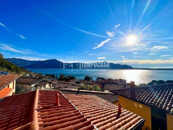 casa indipendente in vendita a Predore in zona Eurovil